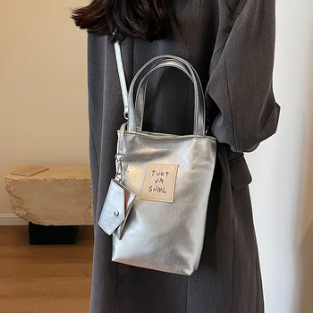 Y2K реколта корейски горната дръжка кофа чанта сребро чантата естетически луксозен портфейл Crossbody чанти рамото мини голяма пазарска чанта жени