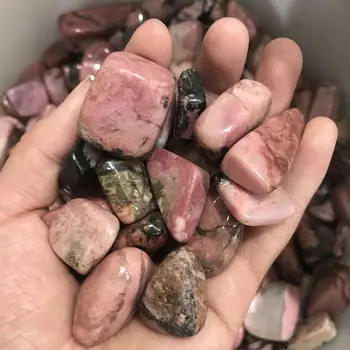 естествен родонит камък розов черен скъпоценен камък кристал tumbled лечебна чакра