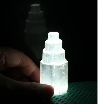 Естествена селенитна лампа Бели скъпоценни камъни Лед Берг издълбани кристална руда декор Clear кула минерален кварц У дома