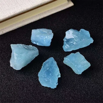 Красив суров кварц Аквамарин груби лечебни кристали камък за подаръци