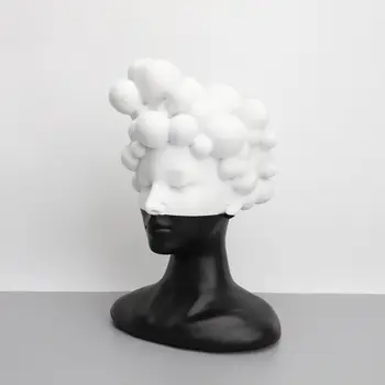 Модерна проста фигура на изкуството скулптура смола декорация проба стая хол творчески черно и бяло момиче мека декорация